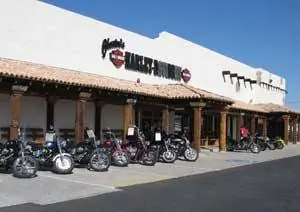 Harley Davidson Честера в Месе, где Ник и Дэн арендовали свои Harley для поездки.
