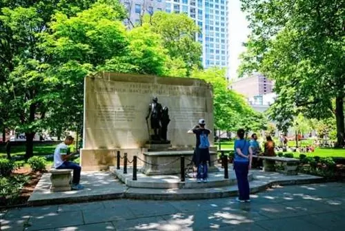 Вашингтон-сквер 1