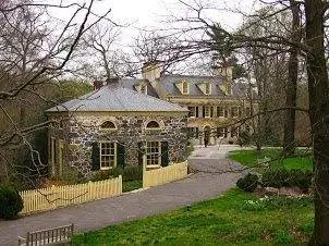 Сегодняшний Hagley опровергает свою суровую историю.