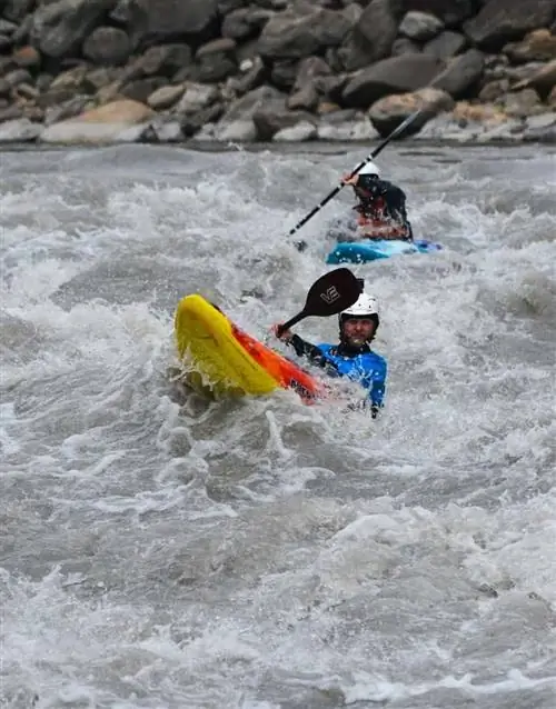 Джош и я на Кали Гандакхи, сложной реке в Непале.