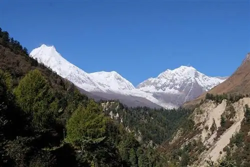 Деревня Лхо и гора Манаслу