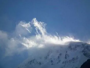 Сильный ветер на горе