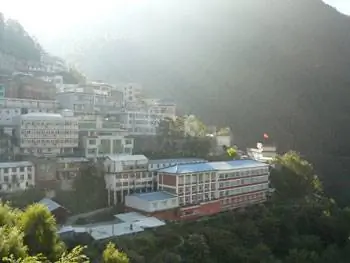 Тибетский приграничный город Чжанбу.