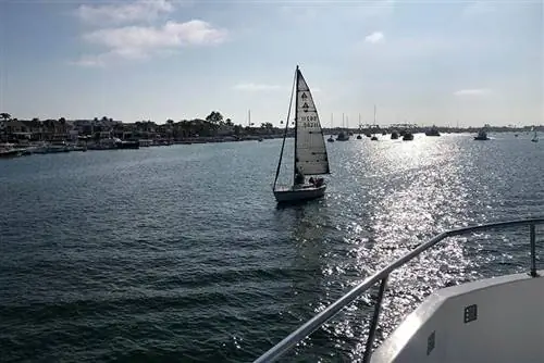 Ньюпорт-Бич, штат Калифорния, может похвастаться одной из крупнейших гаваней для прогулочных лодок на западном побережье. Фотографии Макса Хартшорна.