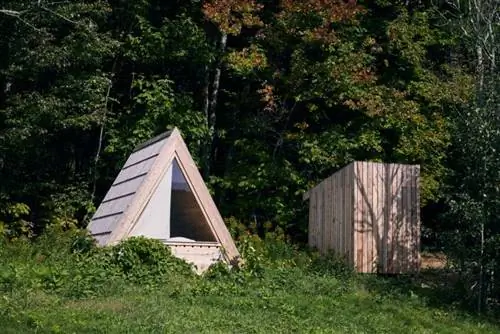 Красиво уютный домик Лушна, спрятанный среди природы.