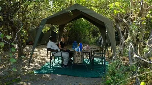 Затененная обеденная зона