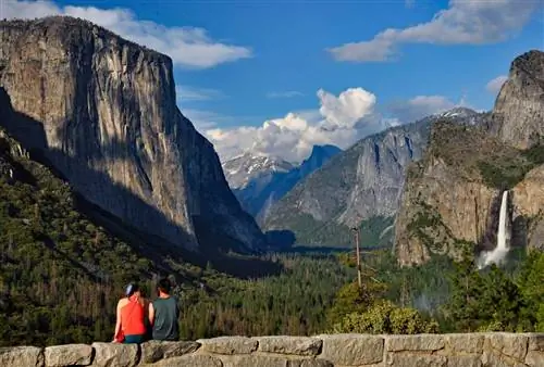 Кемпинг на колесах: Йосемити - одна из жемчужин системы национальных парков США в Калифорнии.