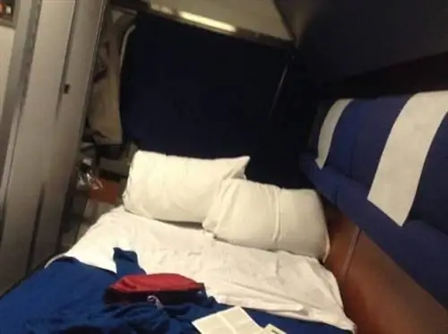 Семейный номер с кроватью.