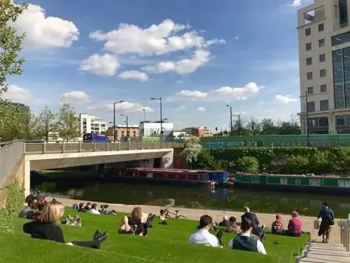 Люди и лодки на Риджентс-канале в Лондоне. Фотографии Анастасии Матвеевой.