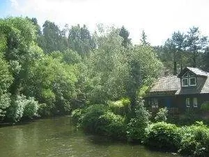 Ныне чистая река Вуппер, когда-то бывшая свалкой.