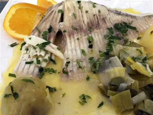 Ужин крыла летучей рыбы в ресторане Le Belem в Порт Медок