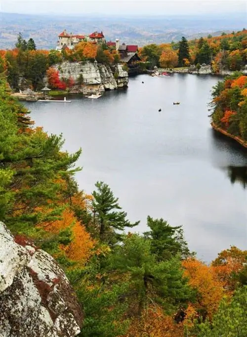 Вид на скалу орла Мохонк