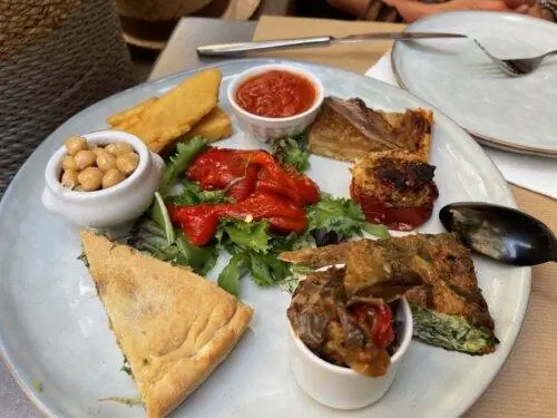 Мезе в A Buteghinn'a в Ницце Из Ниццы в Париж