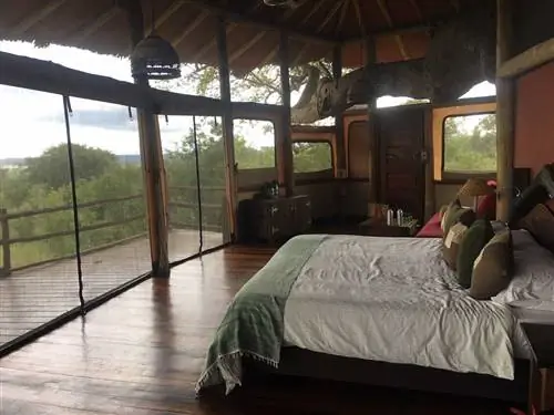 Интерьер нашего номера в отеле Tarangire Treetops, Танзания.