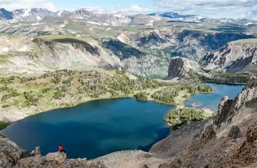 Вдоль шоссе, ущелье Twin Lakes - отличное место, чтобы размять ноги во время короткой прогулки.