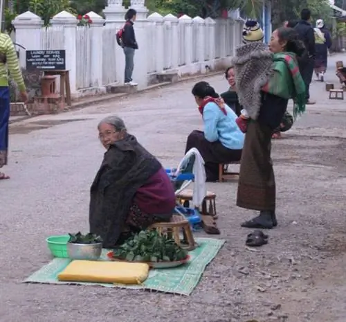 Утренние милостыни в Луангпрабанге, Лаос