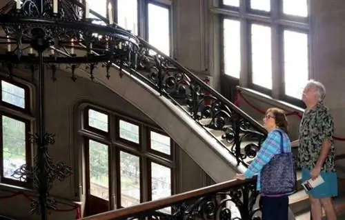 Трехъярусная люстра в Билтморе.