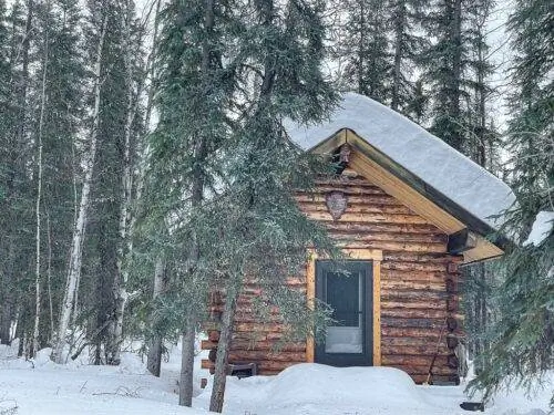 Снежная хижина лагеря Колдфут. На фото Жанна Грабер.