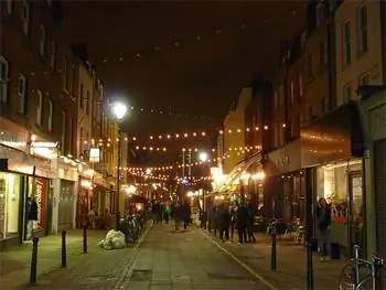 Наблюдайте за миром на рынке Exmouth Market в Лондоне. фотографии Хелен Уайтхед.