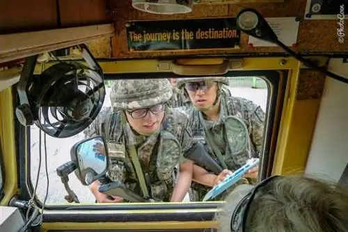 Контрольно-пропускной пункт в демилитаризованной зоне.