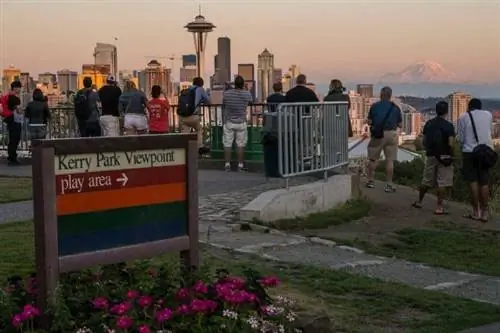 Kerry Park предлагает одни из лучших видов на красивый Сиэтл, штат Вашингтон.