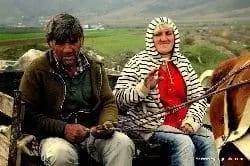 Местные жители на конках в Албании.