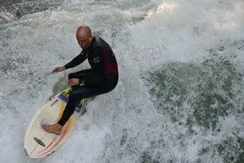 Речной серфинг