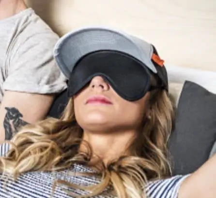 Кепки Bullbird со встроенной маской для сна.