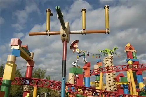 В Стране Истории игрушек вы почувствуете себя еще одной игрушкой с заднего двора мальчика Энди из фильма. В Стране Истории игрушек вы почувствуете себя еще одной игрушкой с заднего двора мальчика Энди из фильма.