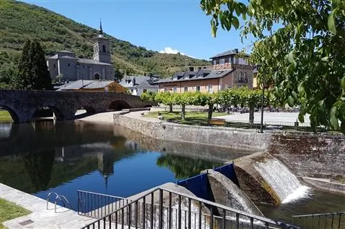 Это фото Молинасека с запруженной водой сделано прошлым летом.