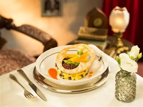Картофель Thelma с овощами и соусом из перца - веганский рецепт с оттенком Микки.