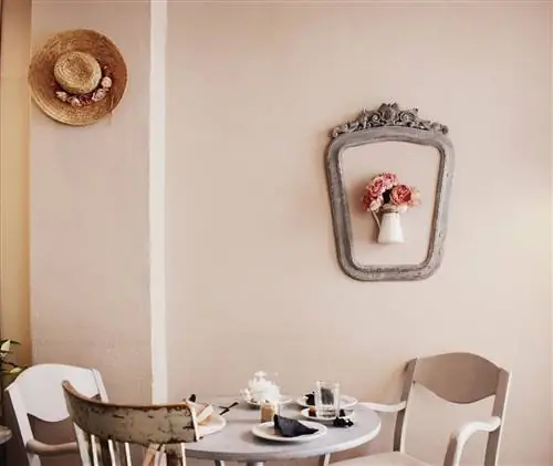 Завтрак в Маоне в традиционной печи Es Llonguet.