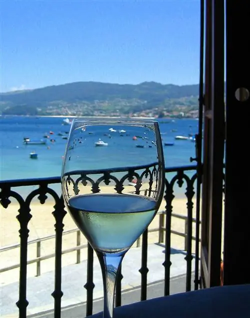 Свежий Альбариньо с видом на пляж Буэу намного вкуснее.