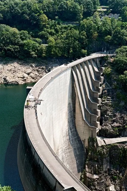 Плотина Верзаска в Швейцарии
