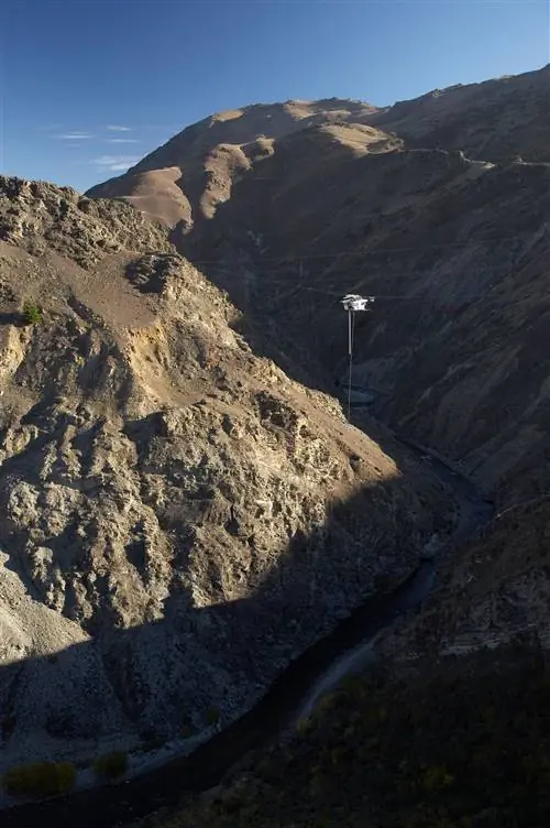 Прыжок с канатной дороги Невиса в Новой Зеландии