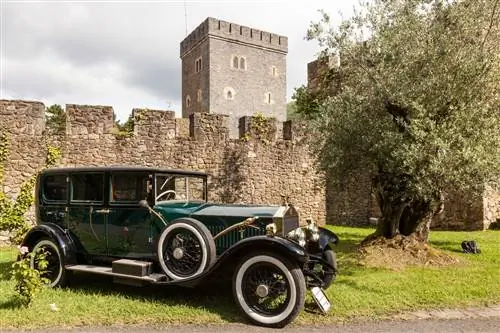 Torre Loizaga в Лас-Энкартасьонес - самая большая коллекция RollsRoyce в Европе. Torre Loizaga в Лас-Энкартасьонес - самая большая коллекция RollsRoyce в Европе.