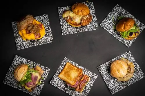Фирменные бутерброды в Ruar Street Food.