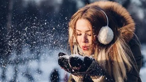 Снег.