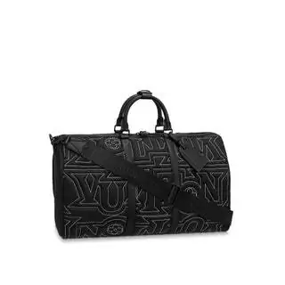 Эта новая спортивная версия классической дорожной сумки Keepall является ключевым элементом коллекции Capsule Snow для…