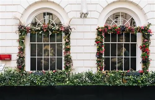 Цветочное искусство в эскизе