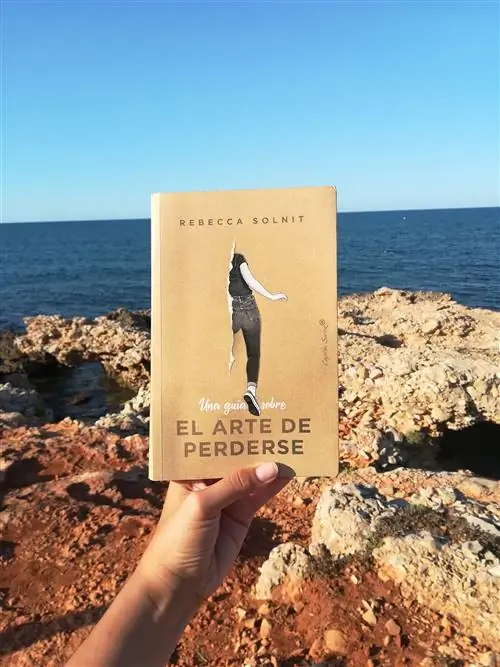 Книга «Руководство по искусству теряться» Ребекки Солнит