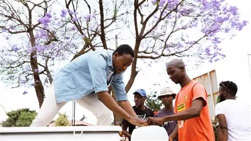 Закройте кран (и не используйте в поездках больше воды, чем необходимо)