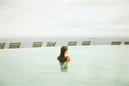 Ваша самая большая забота - выбрать, в каком бассейне провести день?