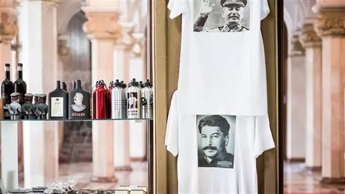 Красный телефон? Мы летим в Грузию