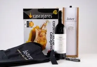 Castilla y León прямо к вашему столу. Это то, что Bodegas Áster y Cascajares предложили с этим эксклюзивным набором… Castilla y León прямо к вашему столу. Это то, что Bodegas Áster y Cascajares предложили с этим эксклюзивным набором…