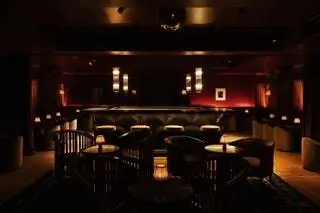 Клуб Mikado в отеле Rochechouart Paris Клуб Mikado в отеле Rochechouart Paris