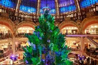 Planete Sapin в Galeries Lafayette Paris Planete Sapin в Galeries Lafayette Paris