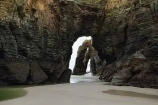 Кто не слышал о Плайя-де-лас-Катедралес Популярное название, которое в…