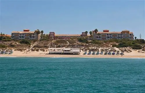 Летом море, пляж Ла Барроса, отель Мели Санкти Петри.