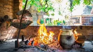 Каранакская рыба на дровах и хлеб из крапивы